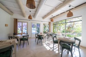 Hotel La Garrigue & Pool Bar - Location and Surroundings