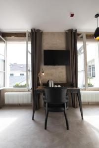 Hotel Le Chantilly - Dining Options Nearby