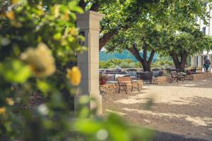 Logis Hotel Restaurant Le Plantevin - Accessibility and Policies