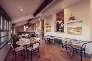 Longlands Inn & Cottages - Booking Information