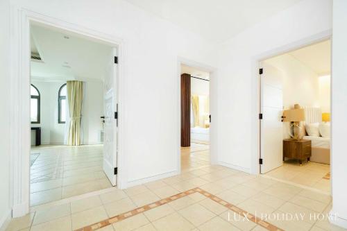 LUX The White Palm Villa - Questions About Staying Here