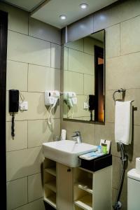 Luxe Grand Hotel Apartments - Nearby Attractions