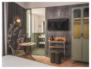 Miss Fuller - Location and Nearby Attractions