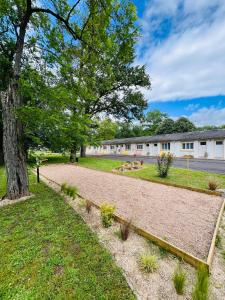 Motel Les Broussailles - Amenities and Services