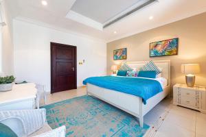 Palm Jumeirah Beachfront Private Pool Villa 5 BR & 1 Maids Room With Access to Beach - Worth The Stay
