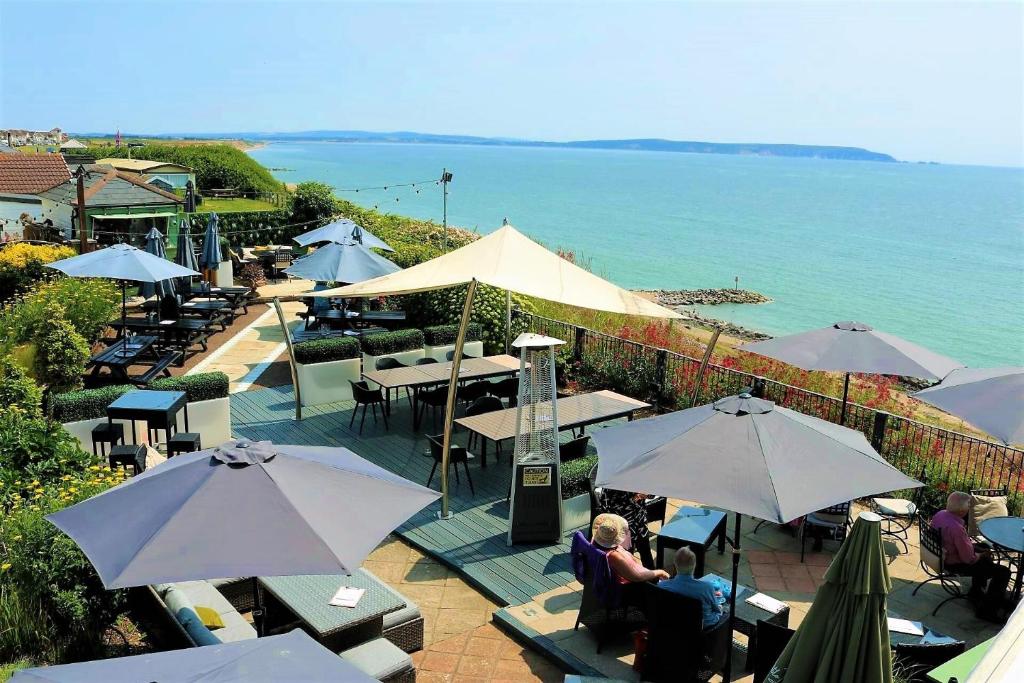 Pebble Beach Seaview Restaurant & Rooms Review