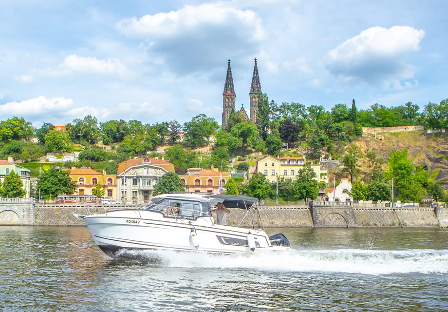 Prague: Private Vltava River Speedboat Cruise With Prosecco - Customizable Routes