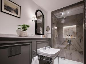 The Chelsea Townhouse by Iconic Luxury Hotels - Booking Information and Tips