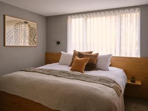 The Marloes - Contact and Booking Information