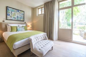 The Suites of Champagne De Venoge - Dining and Entertainment Options