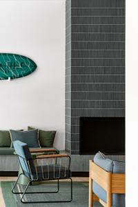 70 Hectares... and the Ocean - Policies for a Smooth Stay