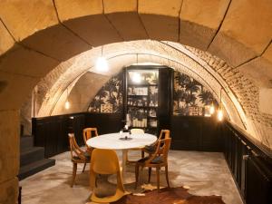 At Laurence Du Tilly - Booking Information and Tips