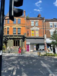 Chamberlayne Inn - Booking Information