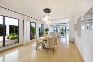Frond K, Beachfront Signature Villas, Palm Jumeirah - Mint Stay - Questions About Staying Here