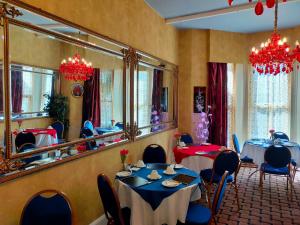 Hotel Babylon - Travel Tips