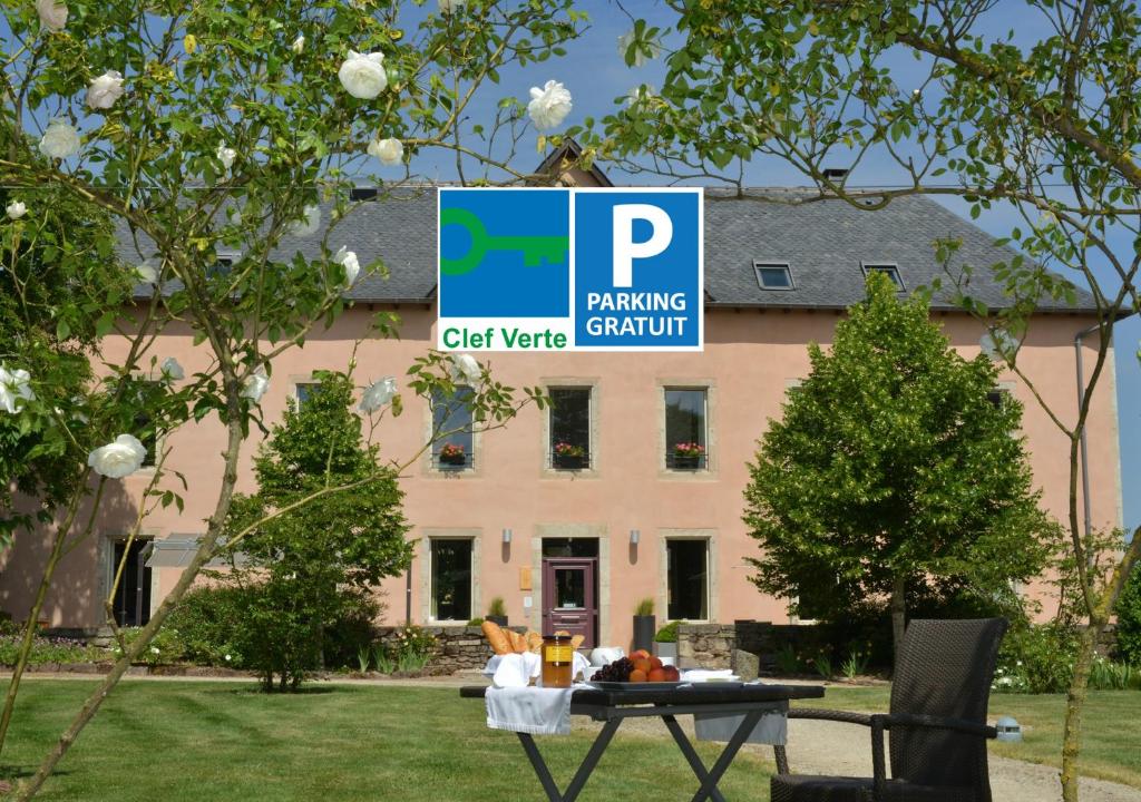 HOTEL LA FERME DE BOURRAN - Eco-Friendly Free Parking - Parking and Transportation Options