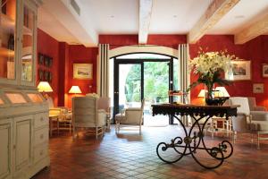 Hotel of the Poet - How To Book Your Stay