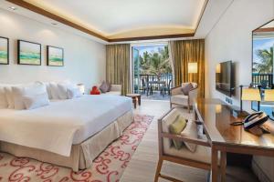 JA The Resort - JA Palm Tree Court, Dubai - Questions About Staying Here