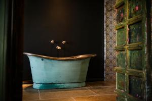 Le Petit Chateau & William De Percy - Special Events and Weddings