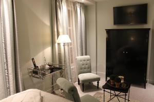 My Home In Paris - Languages Spoken by Staff