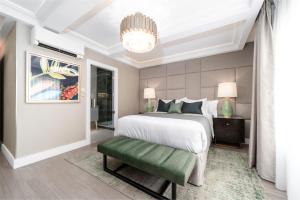 No.4 Carlton - Contact and Booking Information