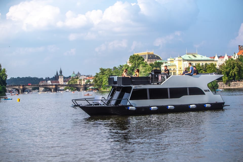 Prague: Private River Cruise With Unlimited Beer or Prosecco - What to Bring for the Cruise