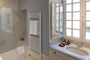 The Old Lodge - How To Book Your Stay