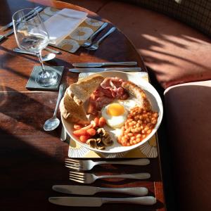 The Pheasant Pub at Gestingthorpe Stylish Boutique Rooms in The Coach House - Booking Information and Tips
