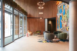 Drawing House - Special Amenities and Services