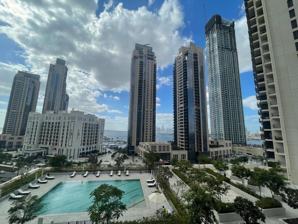 Magnolias Vacation Homes Rental- Dubai Creek Harbour Condo Apartment ApartHotel UAE Review