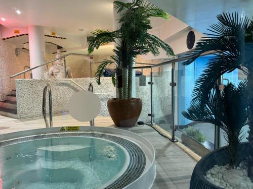 Rafayel Hotel & Spa - Location and Accessibility