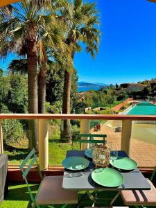 Rousseau - Travel Tips