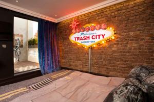 The Exhibitionist Hotel - Worth The Stay