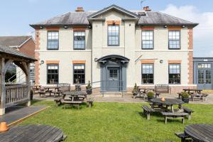 Woodberry Inn - Booking Information