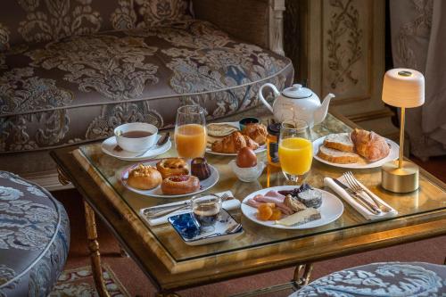 Chateau De Rochecotte - Points About Your Stay