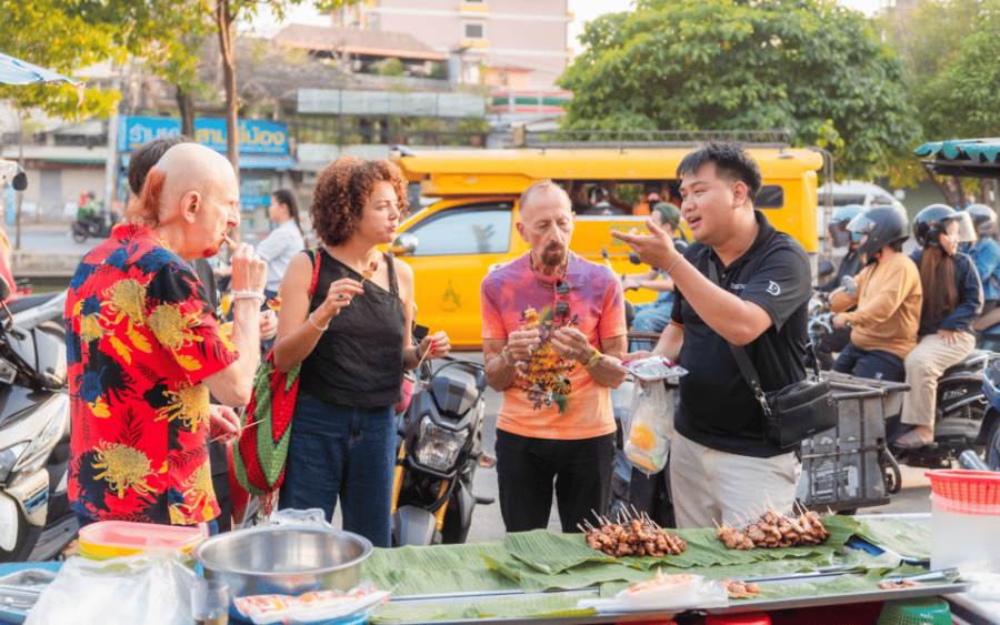 Chiang Mai: Evening Sightseeing and Local Food Tour - Tour Overview