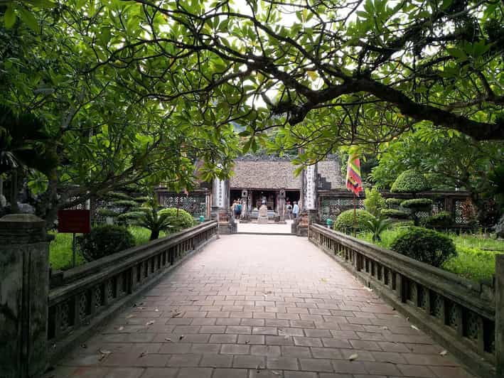 From Hanoi: Hoa Lu and Tam Coc Day Trip by Limousine