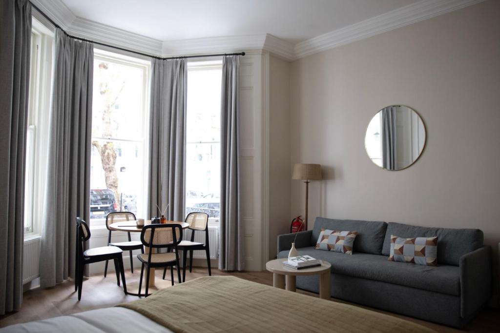 Gulaid House Knightsbridge by Bob W London Review