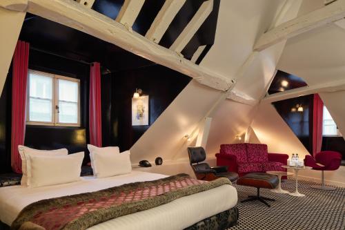 Hotel Du Petit Moulin, Haute Couture Hotel by Lacroix - Points About Your Stay