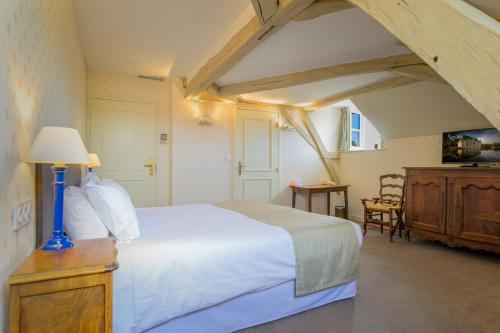 Hotel Grand Monarque - Points About Your Stay