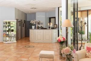 Hotel La Bastide Saint Martin - Points About Your Stay