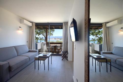 Hotel La Roya - Points About Your Stay