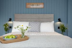 Leader, Maritime Suites, Brixham - Good To Know