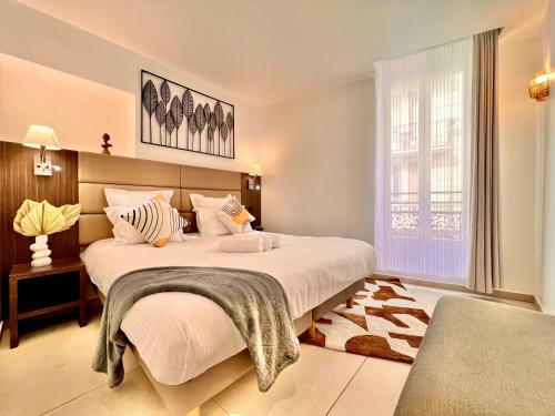 LIBERATION CENTER - PRIVATE Balcony - 24&7 RECEPTION - LUGGAGE STORAGE - Points About Your Stay