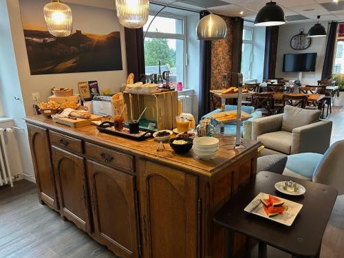 Logis Hotel De Paris - Points About Your Stay