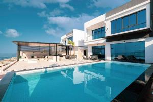 Luxury Villa 8 BR Sea and Mountain View With Infinity Pool - Al Dana Island Fujairah - Good To Know