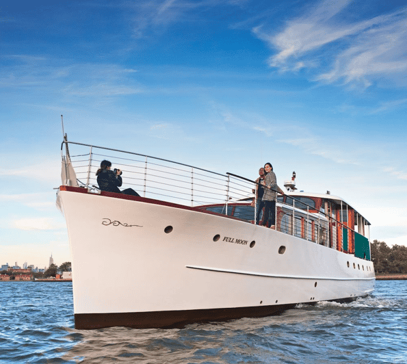 Newport: Narragansett Bay Classic Yacht Cruise on Full Moon