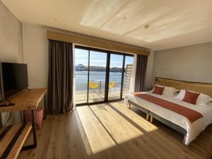 THE 12 OF LARROS - Points About Your Stay