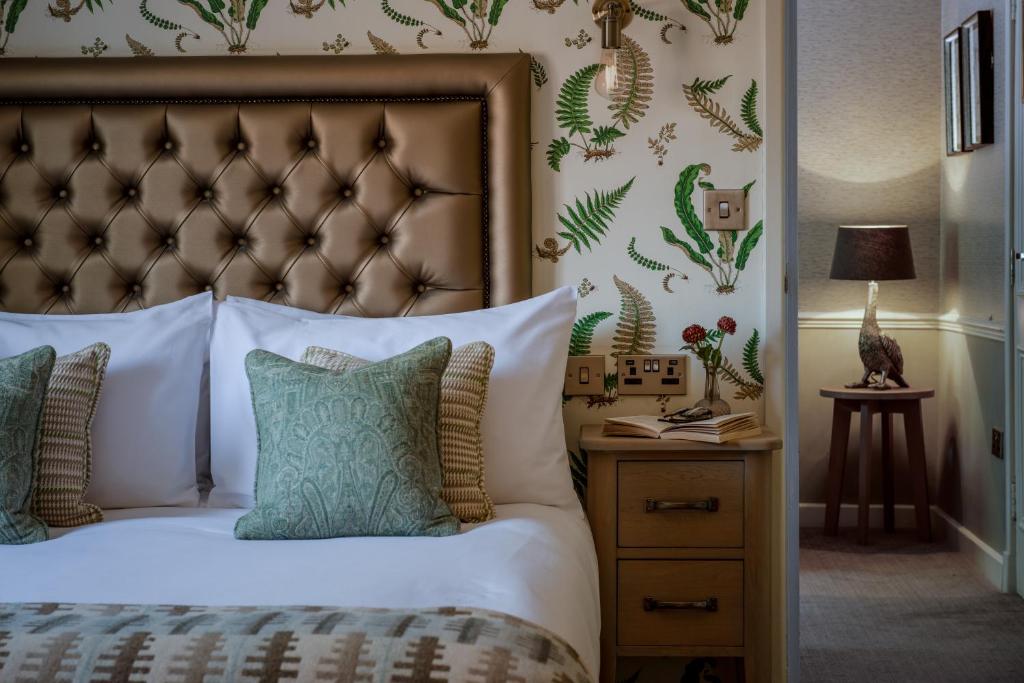 The Millstone, Mellor Review
