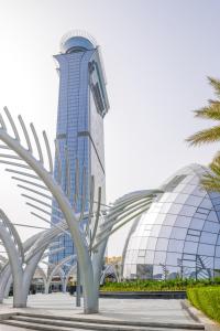 Ultra Luxury Palm Tower With Shared 5 Star Hotel Facilities - Good To Know